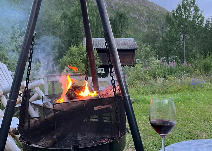 Feriehus 9 Bed Authentic Norwegian With Sauna And Hot Tub Fausko